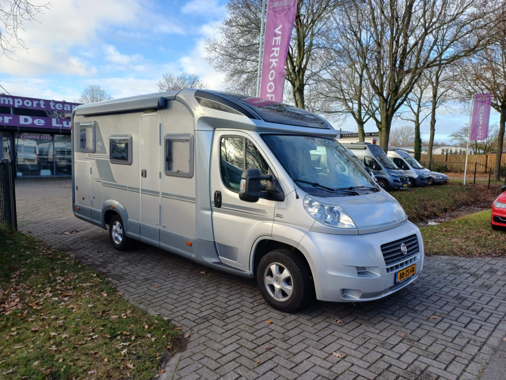 07 Mooie goedkope Knaus camper met grote garage.