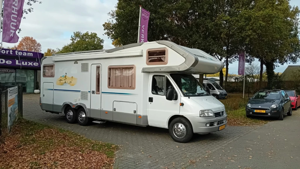 42 Mooie ruime 6 pers. camper Knaus  met xxl garage