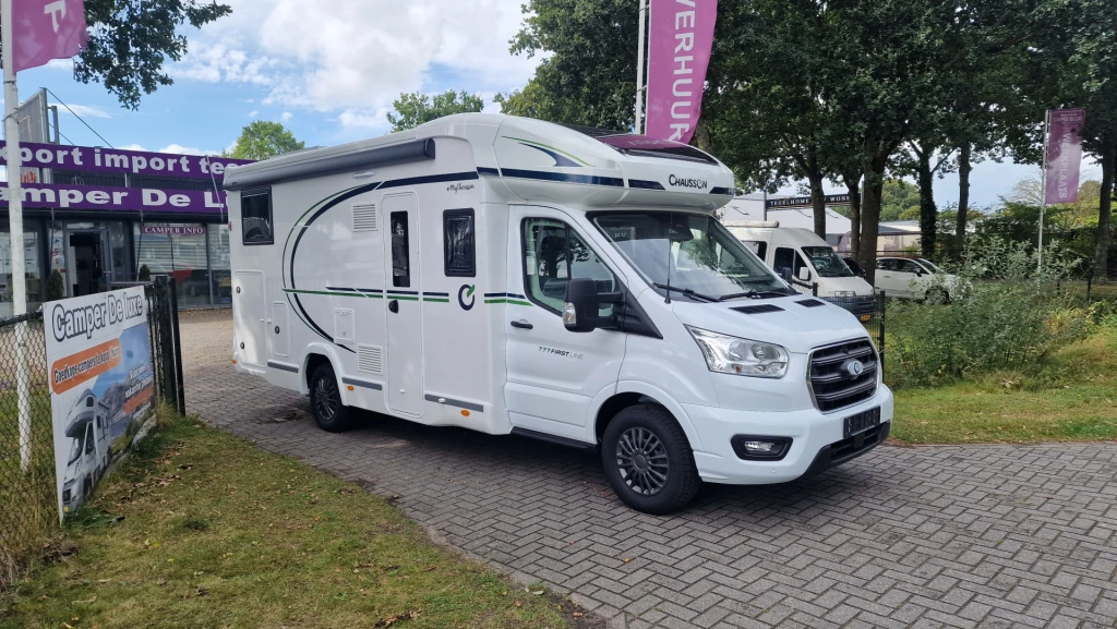 01 Chausson 777 170PK 2x Airco, Face tot face zit