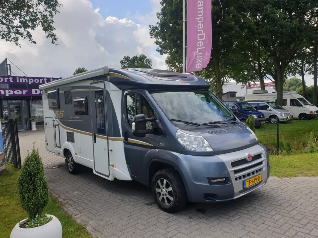 64 Burstner  T726 met Enkele bedden