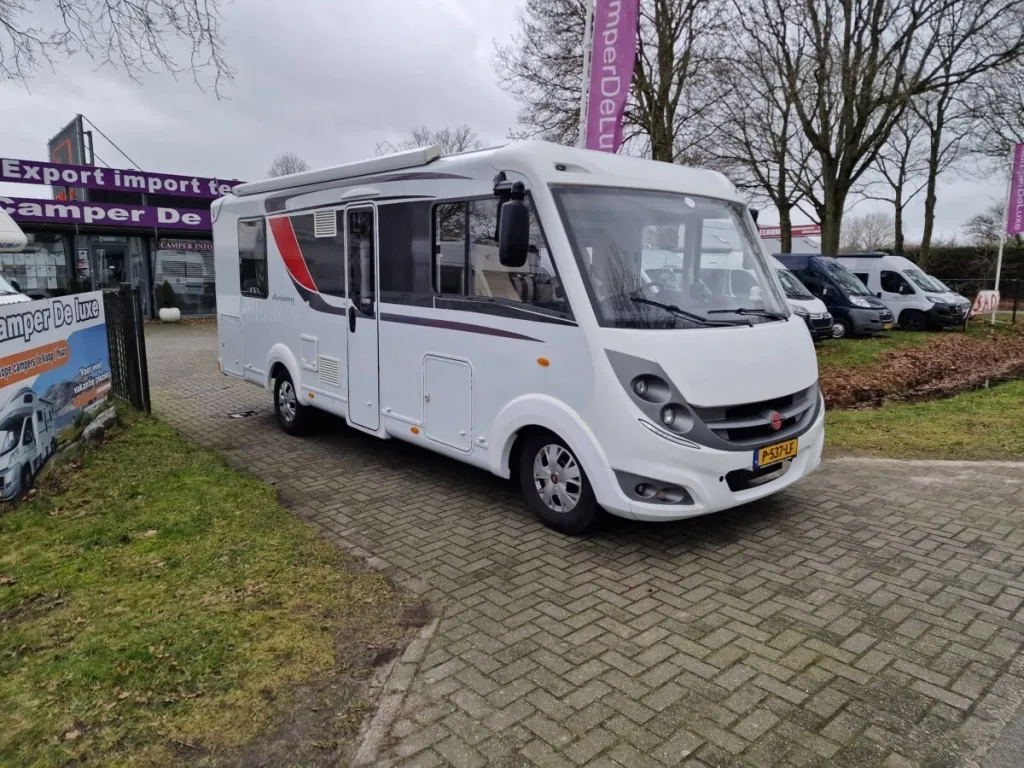 55 Luxe Compacte 4P Burstner Aviano met Queensbed en zonnepaneel